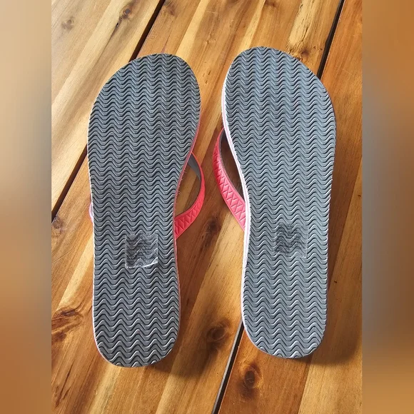 NWOT Authentic American Heritage White and Pink Flip Flops - Picture 2 of 7